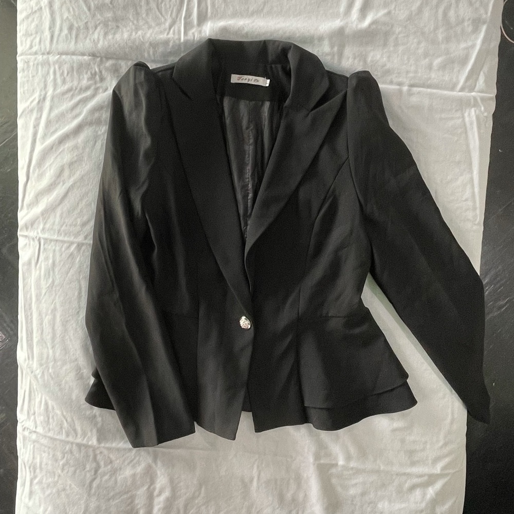 Super Cute Woman’s Black Blazer (L)